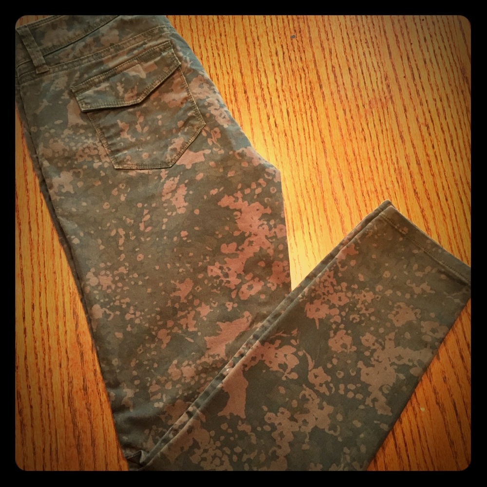 LOFT Camo Ankle Pant EUC